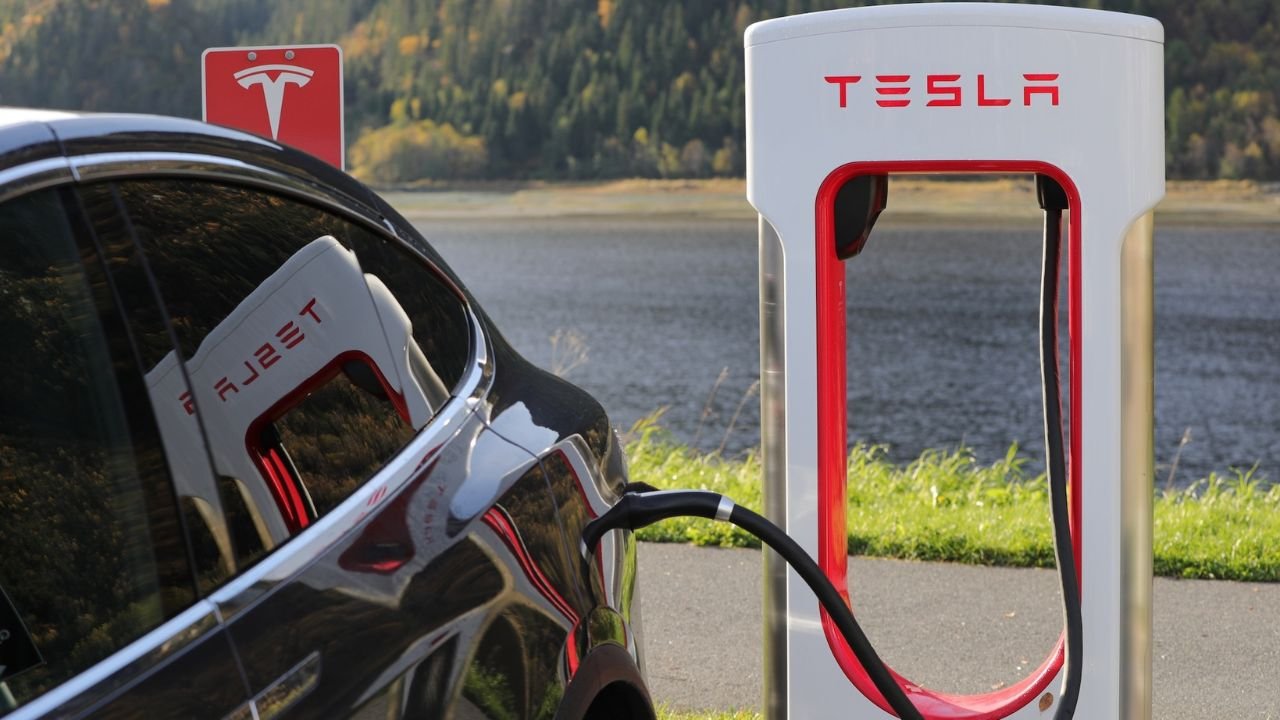 Tesla Model S ve Model X'in ucuz versiyonu satışta