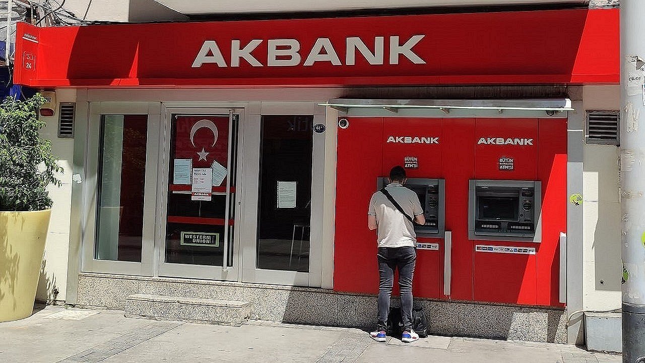 Akbank asgari ücretle çalışanlara, Maaşlarının 5 katı şartsız ve kefilsiz nakit ödeme verecek!